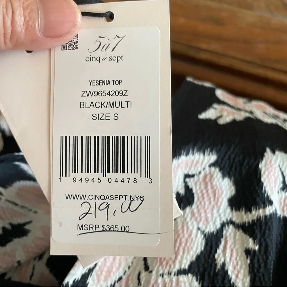 Cinq a sept Yesenia Floral Black and Pink Women's Top size small